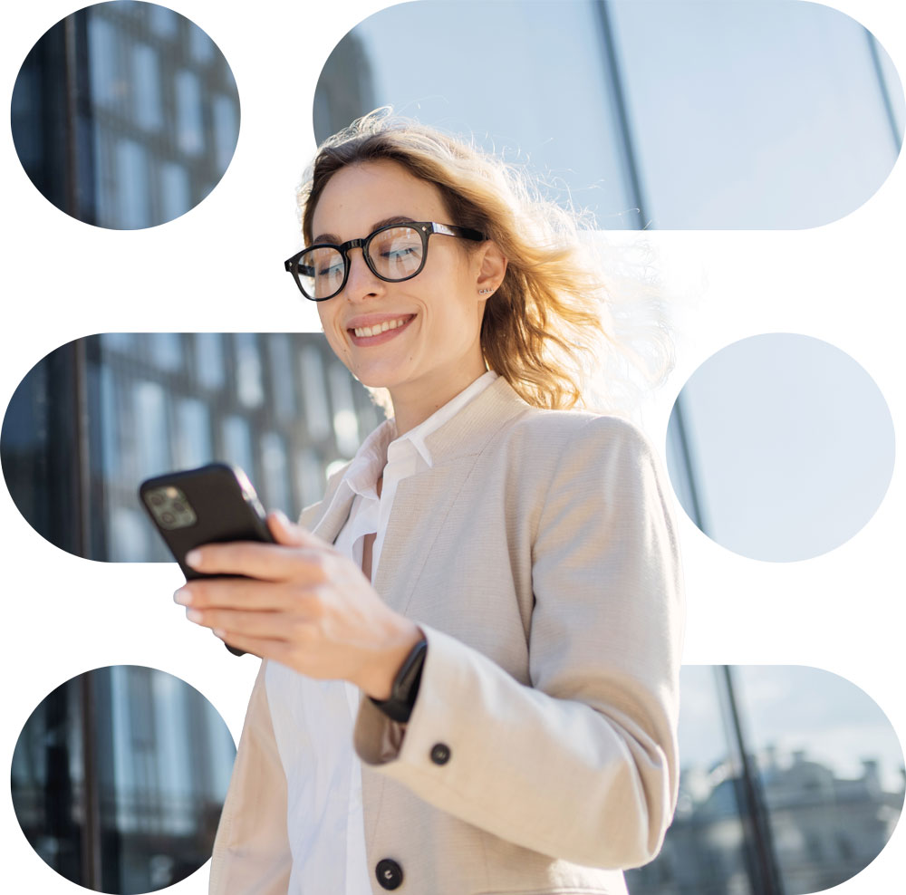 evs-aiicon-smiling-busineswoman-with-phone